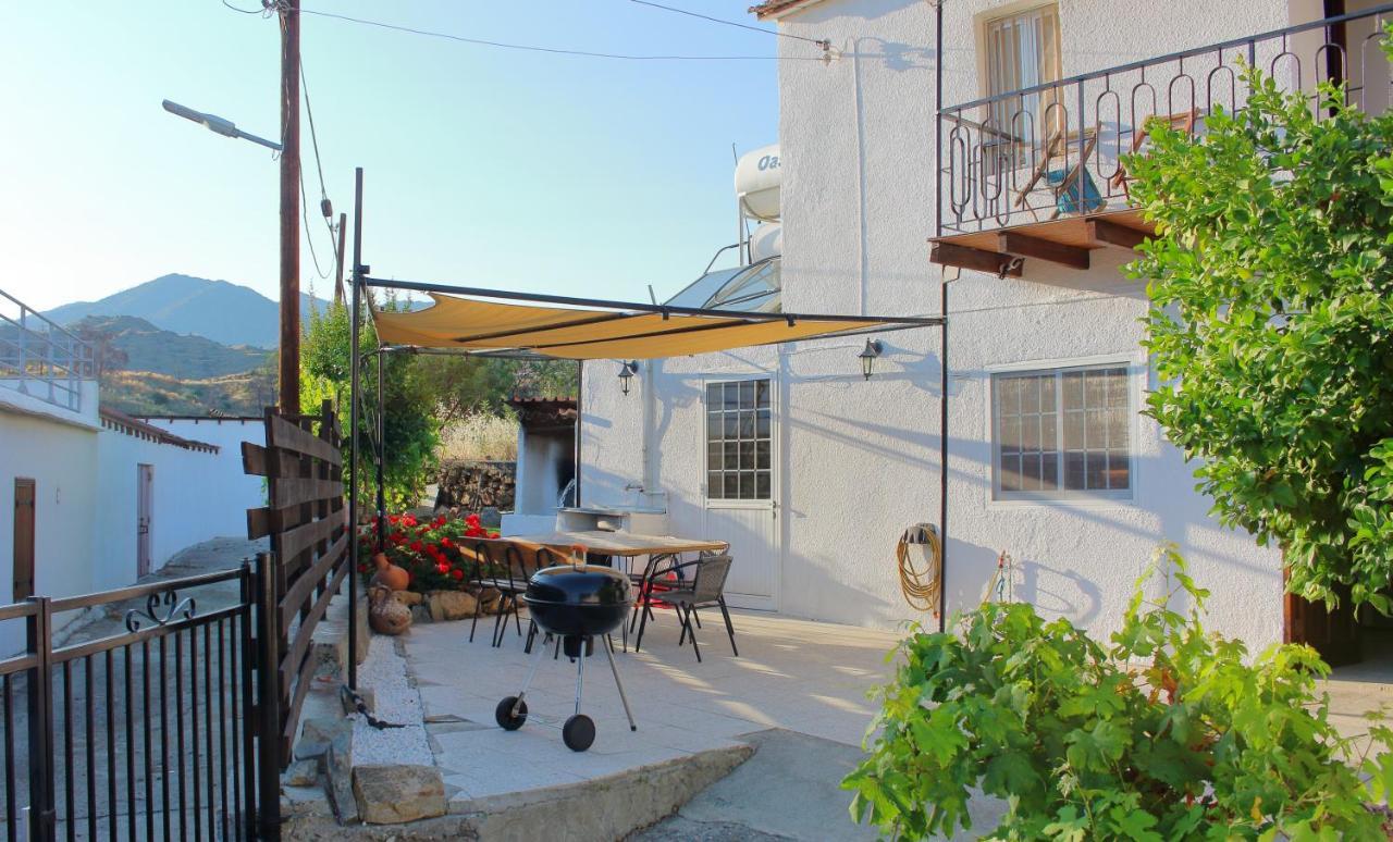 Cozy Village House Ora Exterior photo